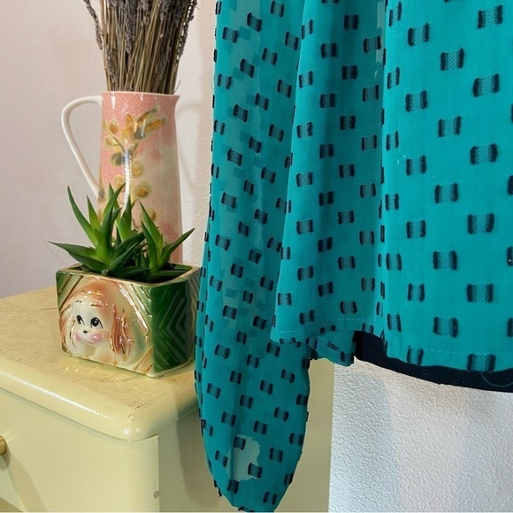 Long sleeve textured blouse - Picture 7 of 8